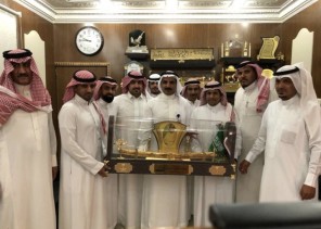 منسوبي بلدية الحديثة يحتفلون بترقية رئيسهم للمرتبة الثانية عشر