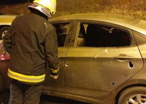 إصابة 5 أشخاص بينهم امرأة إثر سقوط شظايا الطائرة بدون طيار التي دمرها الدفاع الجوي (صور)