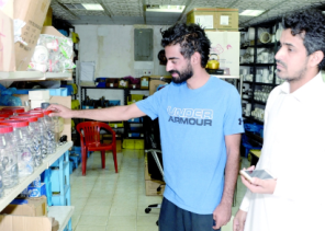 بعد أسبوعين من بدء تطبيق قرار توطينها.. عدد من محال مواد البناء يغلق أبوابه