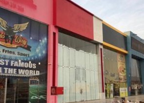 استبدال واجهات المحال التجارية بالمدينة لتوحيد هويتها ومعالجة التشوه البصري