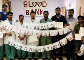 موظفون هنود يتبرعون بالدم سنوياً في موسم الحج (صورة)
