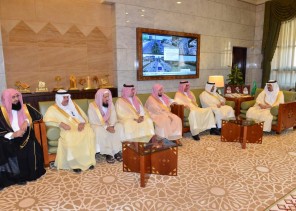 سمو أمير منطقة الرياض يستقبل المسؤولين المهنئين بالعيد الفطر المبارك