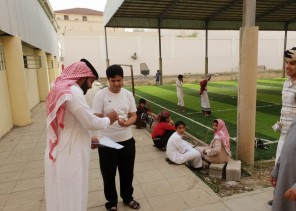 المشرف العام على اندية الحي بالريث أ.محمد النجادي يتفقد نادي الحي بمجمع آل مشحنة
