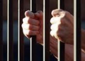 السجن والجلد لمقيم يمني عمل في مطعم شهير لمدة عام بهوية مواطن مفقودة