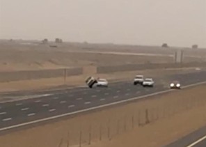 “مرور تبوك” يضبط قائد مركبة فحط بها وقادها على الإطارين الجانبيين – صور