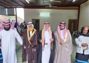 رئيس مركز الشجعة الغزواني يتقدم المصلين لصلاة عيد الأضحى المبارك و يستقبل المهنئين