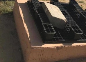 مواطن ينقذ حياة طفل سقط في غرفة للصرف الصحي في بيشة.. و”الصحة” تحقق