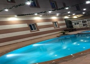 ممرضة تلقي بنفسها داخل مسبح لإنقاذ طفل من الغرق في حائل