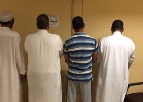 الإطاحة بمزوّرين من جنسية عربية في مكة.. وهذا ما يتقاضونه مقابل تصريح العمل المزور وكم ربحوا