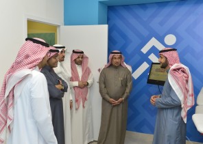 مدير جامعة تبوك يزور جامعة المجمعة