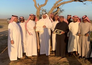 محافظ املج يكرم منقذي شجرة السمر