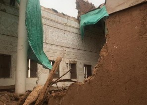 بالصور.. الأمطار تتسبب في انهيار أجزاء من قصر السبيعي التاريخي بشقراء