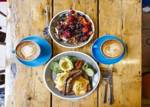 لا تتناول هذه الأطعمة على الريق.. خطر على الصحة