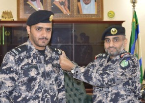 القرني يقلد عدد من الأفراد رتبهم الجديدة