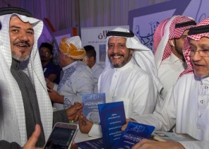 الثبيتي يوقع “إعلامي يخرج من عنق الزجاجة”