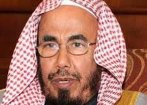 “المطلق” ناصحاً أحد المتصلين: هناك شيخ اسمه “غوغل” ما يستغني عنه أحد (فيديو)