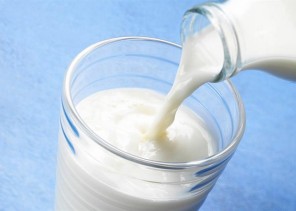 استهلاك اللبن أو الحليب بعد التاريخ المدون على العبوة هل يعد ضاراً؟.. أخصائية تغذية تجيب