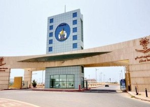 كاتب صحفي يساهم بتحقيق الزي الموحد للجامعات