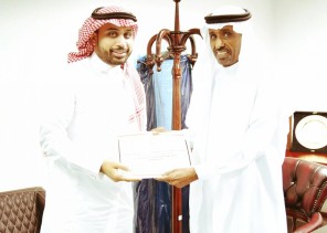 رئيس لجنة (( تراحم )) جازان يكرم فريق لجنة الخدمة الاجتماعية بالغرفة التجارية