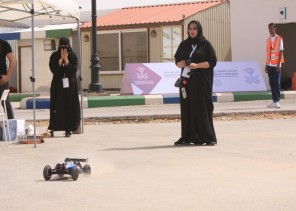 رئيس اتحاد الرياضات اللاسلكية يتوج الفائزين في بطولة الخرج للسيارات اللاسلكية