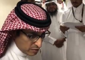 شاهد..رد مدير صحة عسير على مراجع‎ شكا له من المستشفى خلال جولة مفاجئة له
