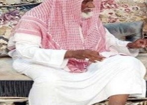 مسن سعودي يروي ذكريات حجاته الـ50.. وكانت أول حجة برفقة هذا الشخص!