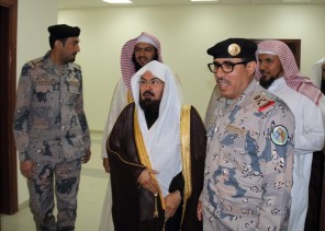 الشيخ السديس يزور حرس الحدود بمنطقة الحدود الشمالية ويثمن تضحيات رجاله
