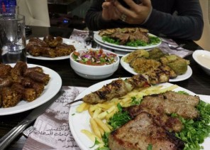 مورّد أغذية يكشف حقائق صادمة عن الأطعمة واللحوم الموجودة في الأسواق والمطاعم