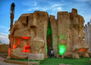 جبل قارة.. أعجوبة طبيعية تثير فضول زوار “الجنادرية 33”