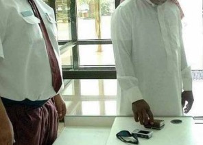 كاتب يطالب بزيادة رواتب «حراس الأمن».. ويوجه نداءً لوزارة العمل