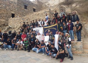“قرية ذي عين التراثية تستقبل متسابقي الدراجات النارية”