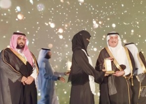 سمو أمير منطقة جازان يكرم ثلاثة من منسوبي ومنسوبات تعليم صبيا