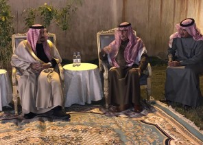 أمير منطقة الرياض يقدم واجب العزاء لأسرة السديري
