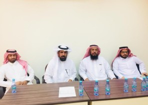 مدير مكتب التعليم بالحائط يعقد اجتماعا بقادة المدارس