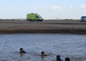 “الدفاع المدني” يعثر على جـثة طفلة في وادي ثما ويرجح أنها للطفلة المفقودة