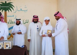 مجمع عمود التعليمي يكرم الطلاب المتفوقين