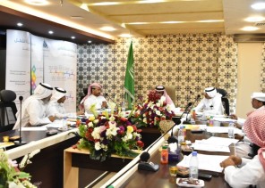 بلدي القفل يناقش مشاريع المركز ويلتقي مدير المياه ويستمع لاحتياج الأهالي