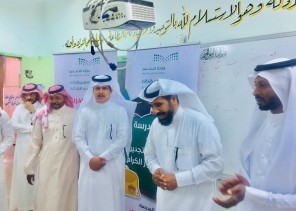 مدير تعليم الحائط يشارك في أول يوم دراسي بمدرسة النصر الإبتدائية