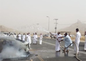 شهود أعيان يكشفون هوية مُنقذ إحدى السيدتين في حادث سير “القنفذة” المروع