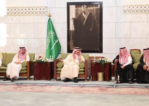 سمو أمير منطقة الرياض يستقبل المهنئين بعيد الفطر المبارك