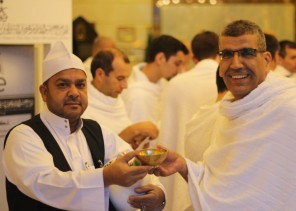تعرفّ.. كيف يتم إستقبال ضيوف خادم الحرمين الشريفين