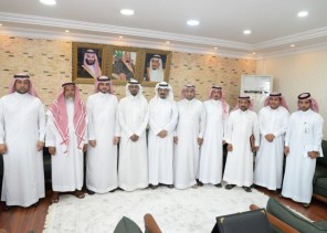 وفد من مشايخ وأعيان محافظة الحرث في زيارة لفرع إدارة المياه و كتابة العدل بجازان