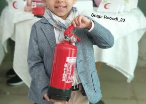 اصغر متطوع ضمن فريق همسات الثقافي بالاحساء حسن المحمد سالم عمره 4سنوات و4اشهر