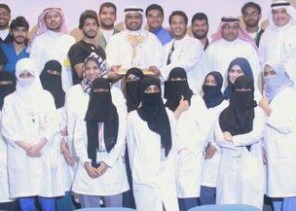 كلية التمريض بأم القرى تتنزع درع التميز والابداع لأسبوع الخدمات النور بجدارة