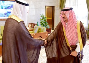 أمير الرياض يستقبل المهنئين بشهر رمضان المبارك