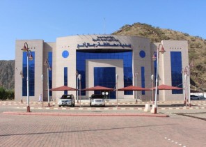 بلدية رجال ألمع تعلن عن بدء تأجير محلات سوق المواشي وسوق الخضار بسنومة .. تعرّف على الشروط والتفاصيل