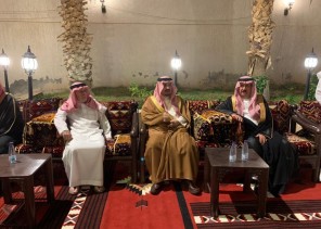 سمو أمير منطقة الرياض يقدم العزاء لأسرة السديري