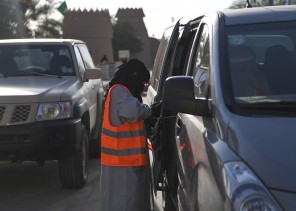 بالصور.. عناصر أمنية نسائية تشارك في تأمين مهرجان “الجنادرية”