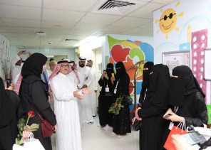 جمعية السرطان تعايد مرضى تخصصي