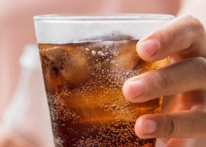 مشروبات «الدايت» خطر على قلب النساء.. في هذه الحالة